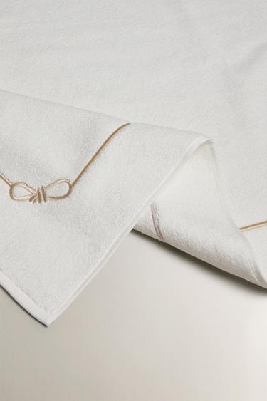 EMBROIDERED KNOT BATH MAT - Ivory by Zara - Image 1