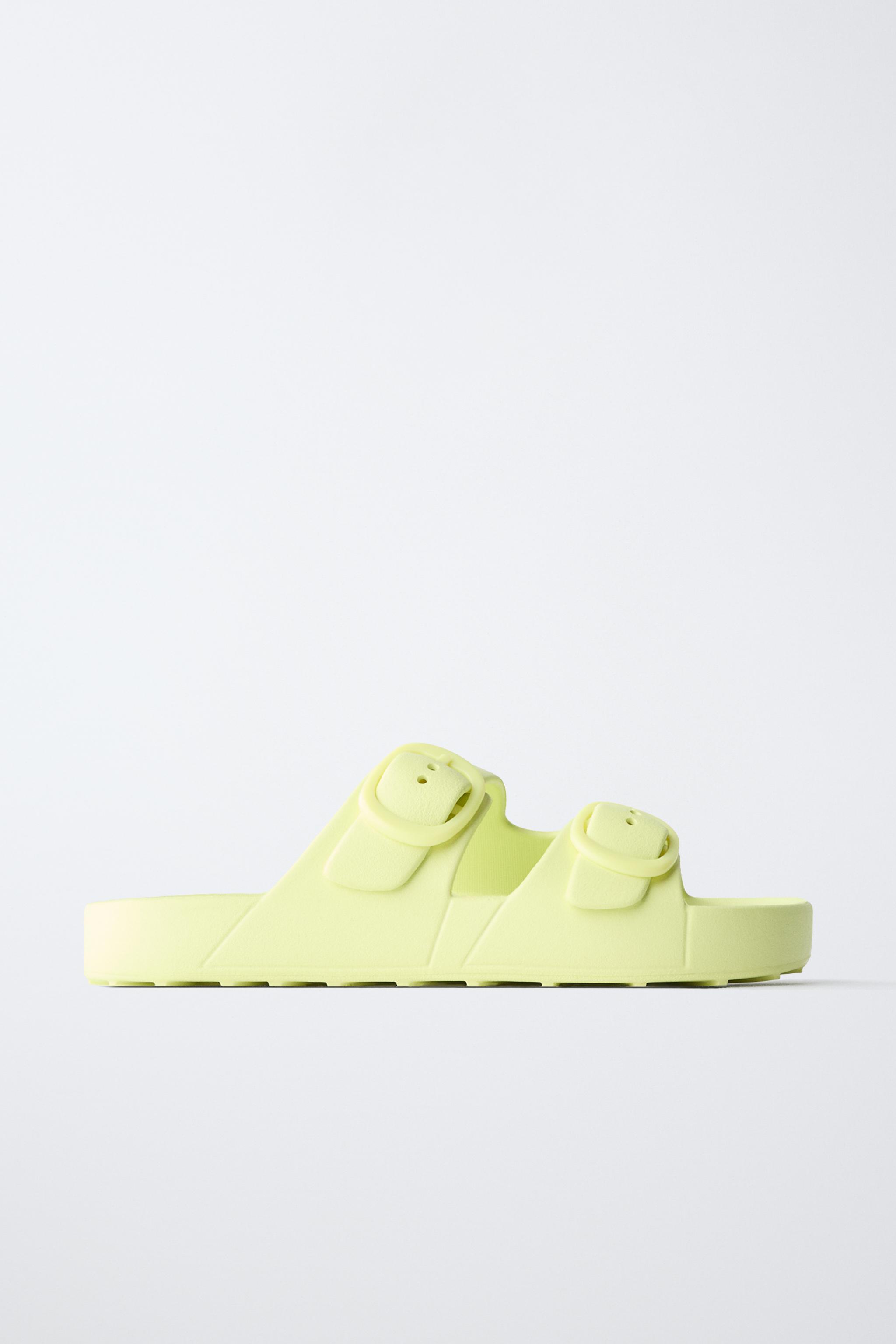 RUBBERIZED BUCKLED SANDALS — Green