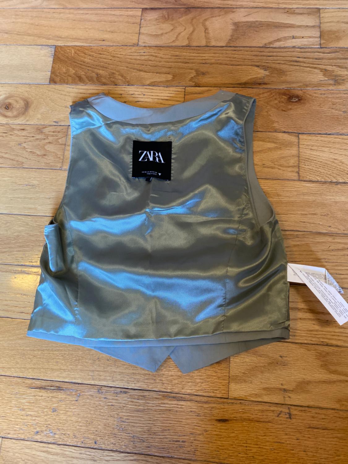SHORT FITTED VEST - Image 3