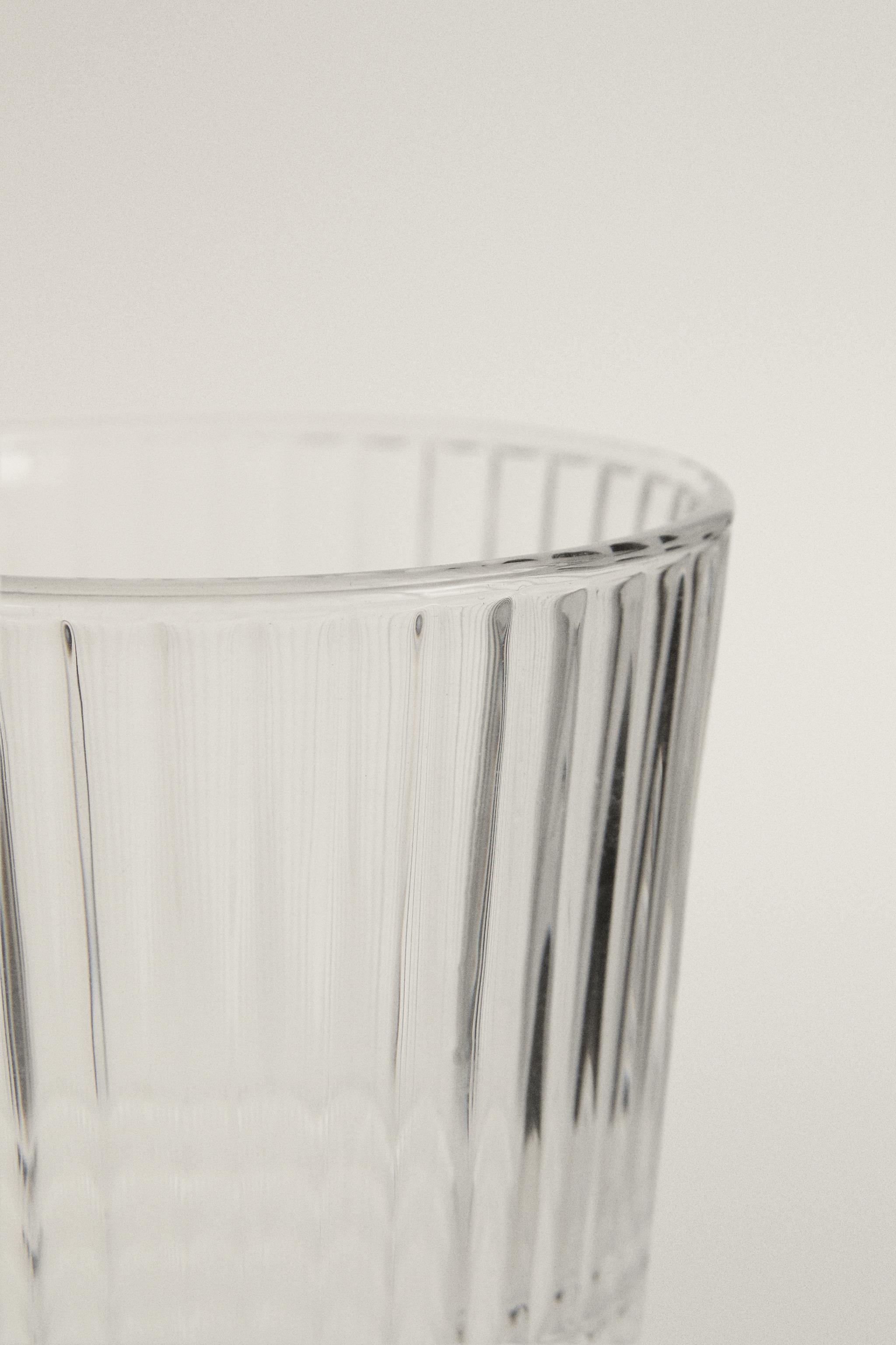 GLASS TUMBLER WITH RAISED GEOMETRIC DESIGN