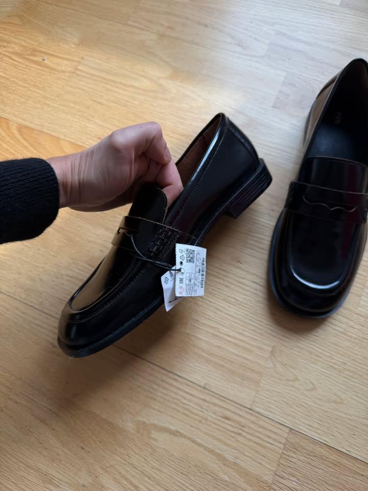 CONTRASTING LEATHER LOAFERS - Image 2