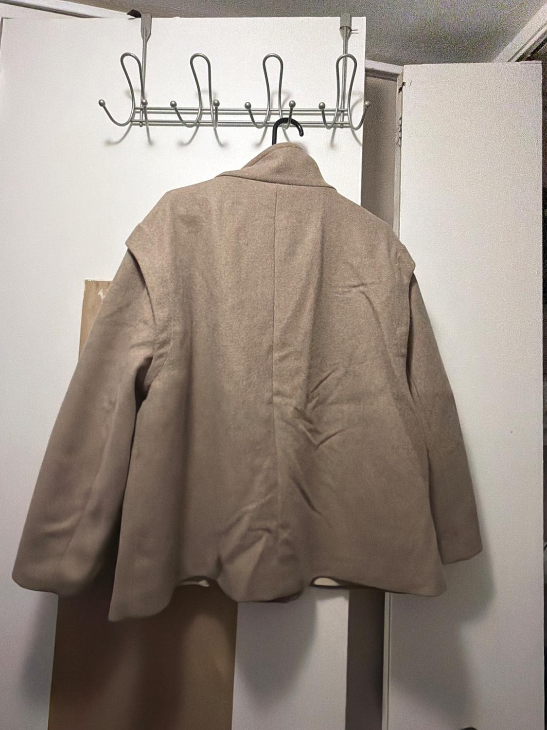SHORT WOOL COAT WITH HIGH NECK - Image 2