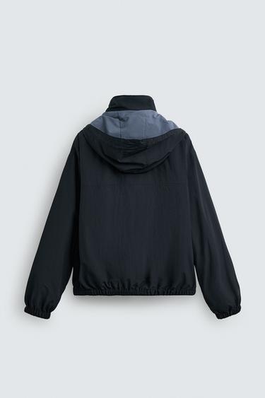 جاكيت تقني WATER REPELLENT - بحري الخاص بـ Zara