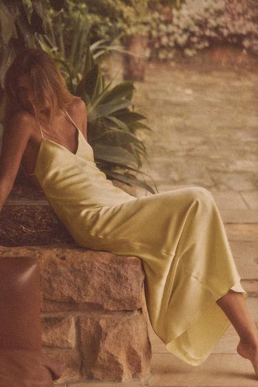 SATIN-MIDIKLEID MIT RÜCKENRIEMEN - Limettengrün von Zara