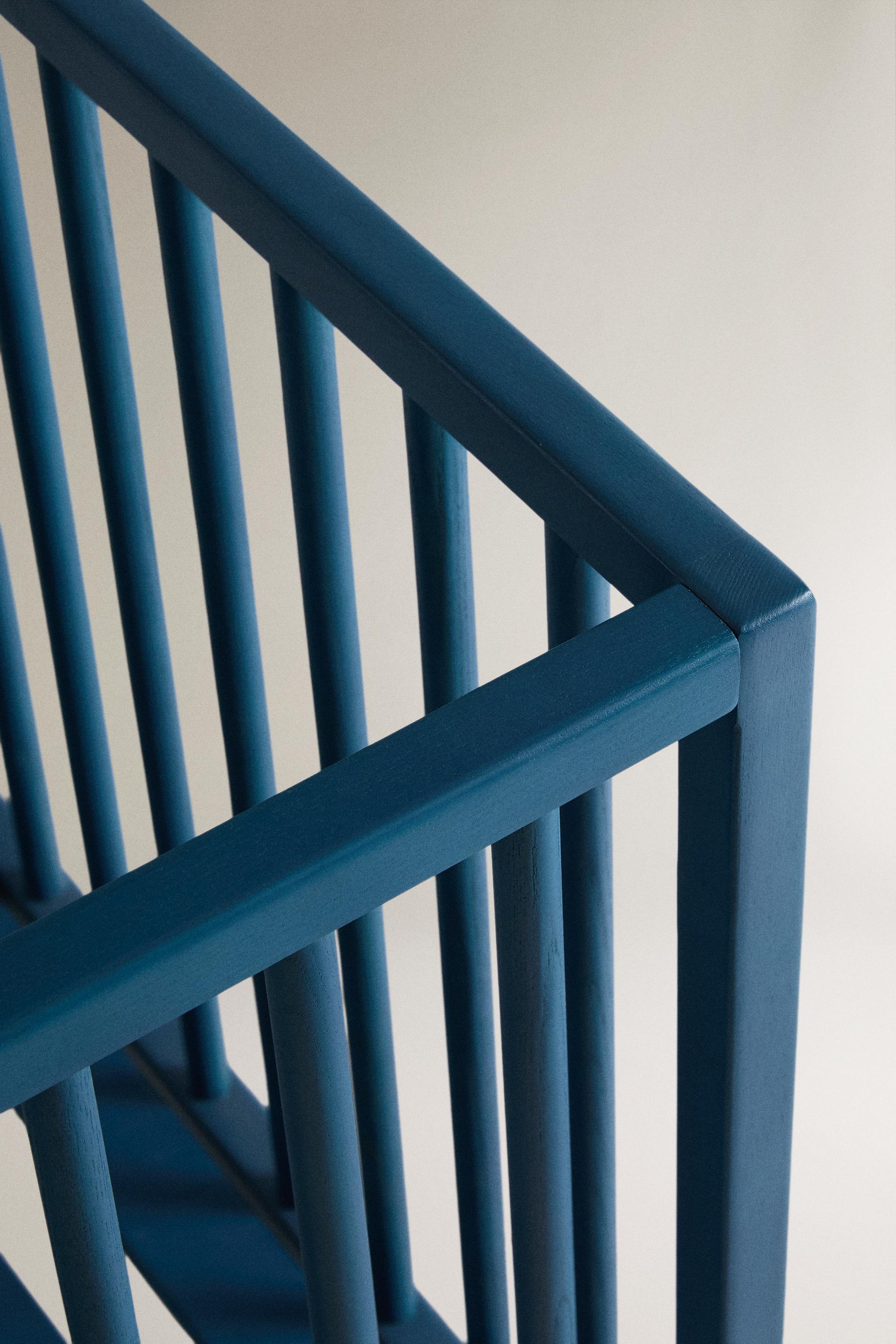 BLUE LACQUERED WOODEN COT — Blue