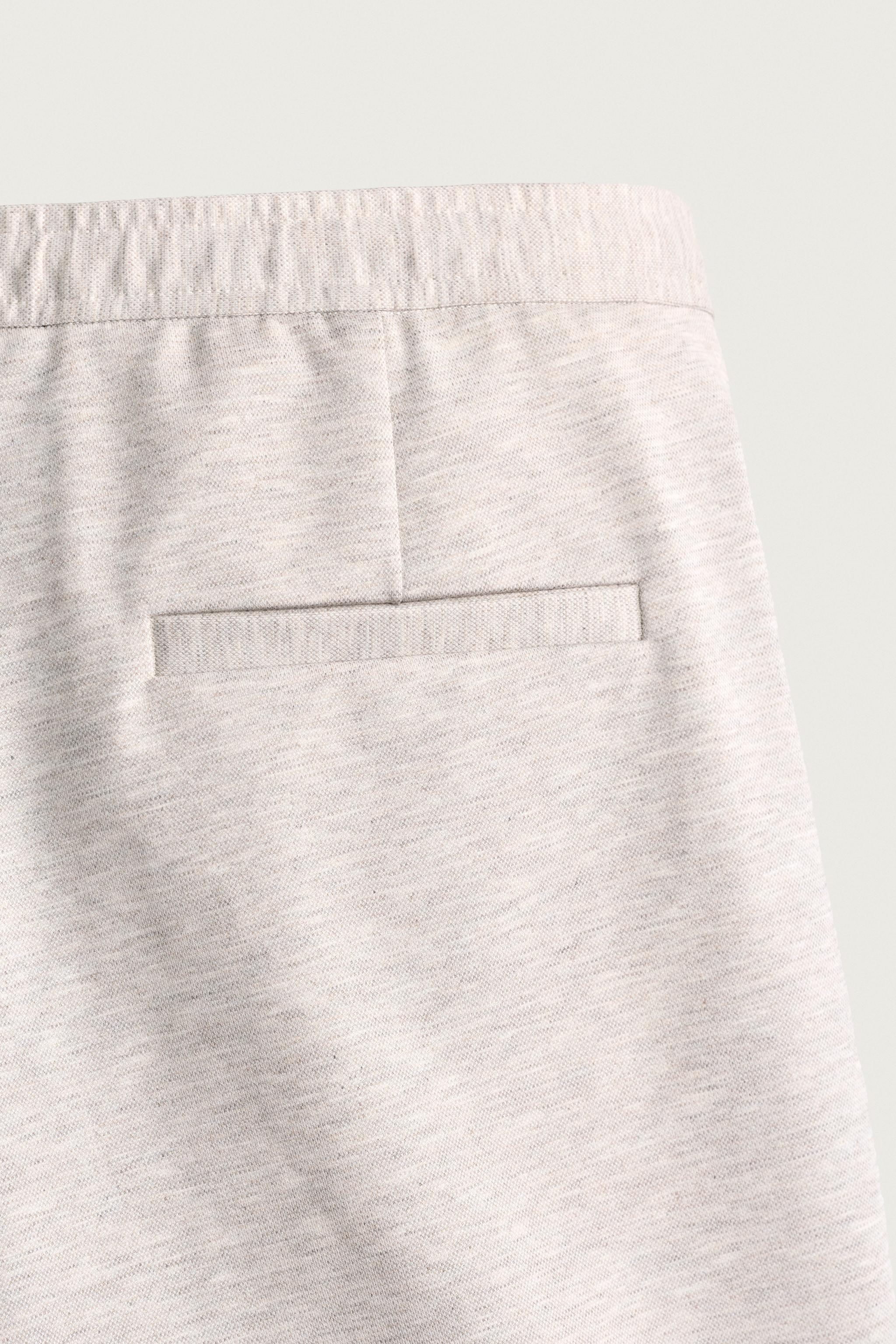 COMFORT REGULAR FIT SHORTS