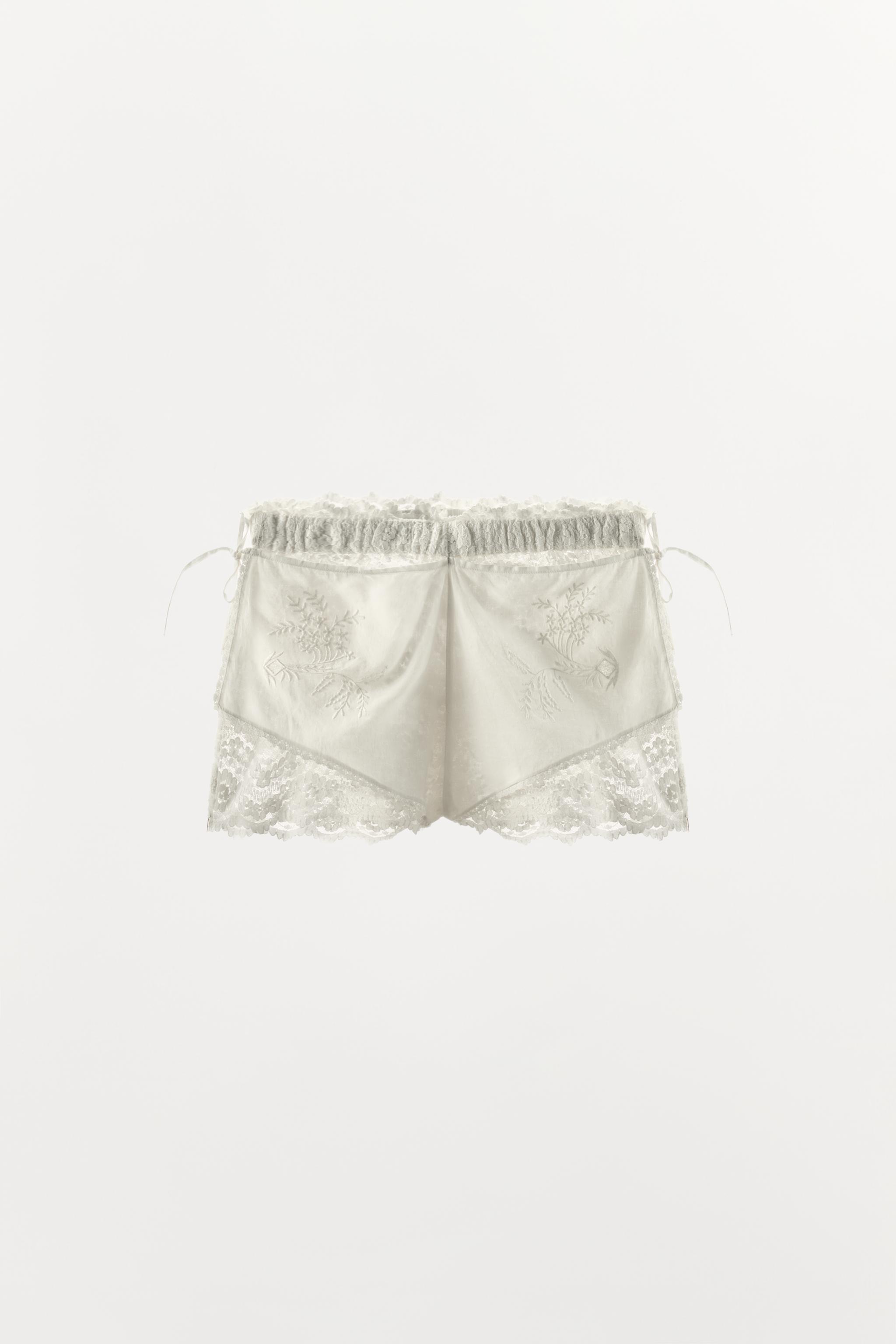 EMBROIDERED LACE SHORTS