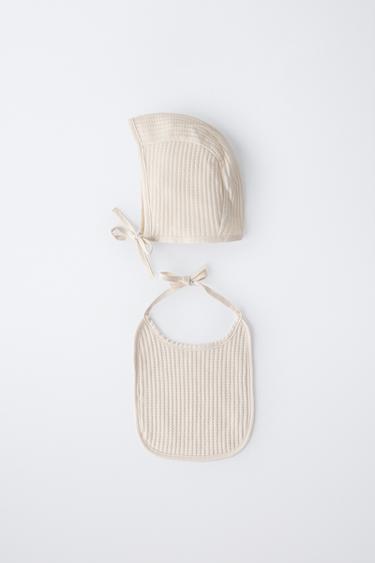 TEXTURED BONNET AND BIB SET - Ecru by Zara