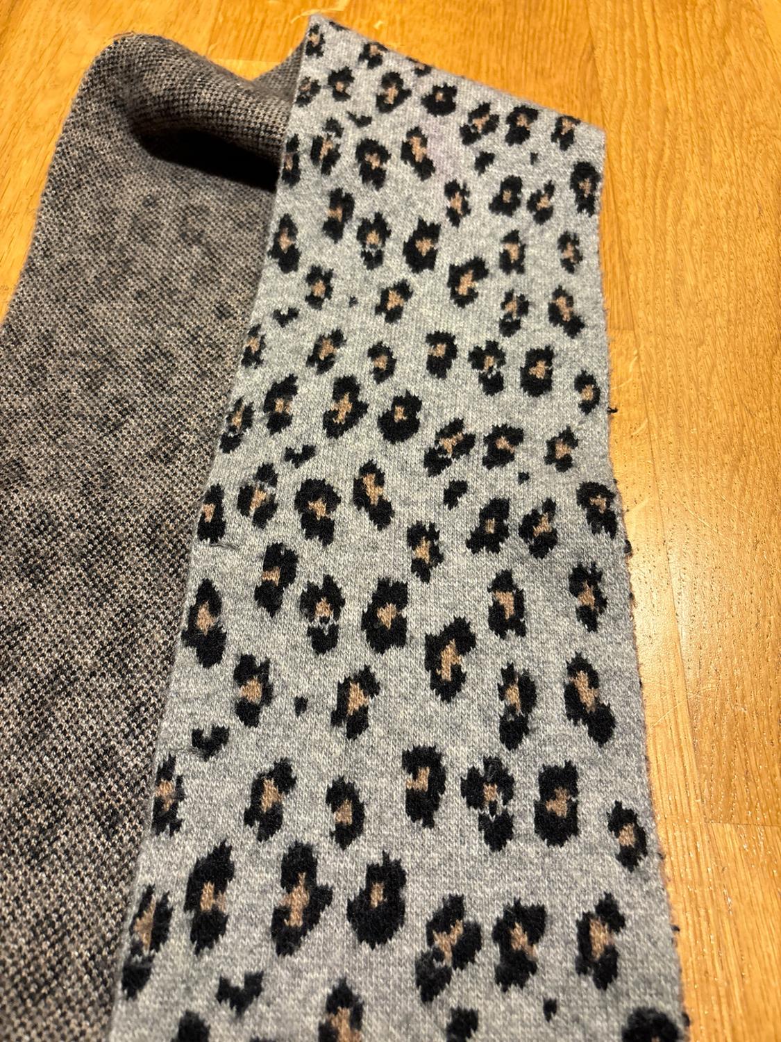 LEOPARD PRINT SCARF WITH APPLIQUÉS - Image 4