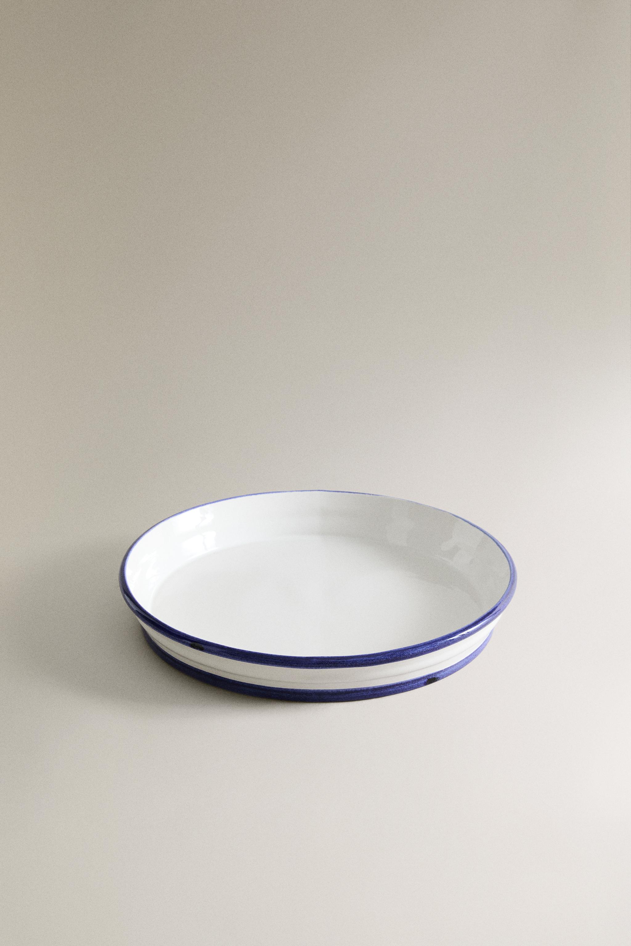 STONEWARE SERVING DISH WITH CONTRASTING RIM