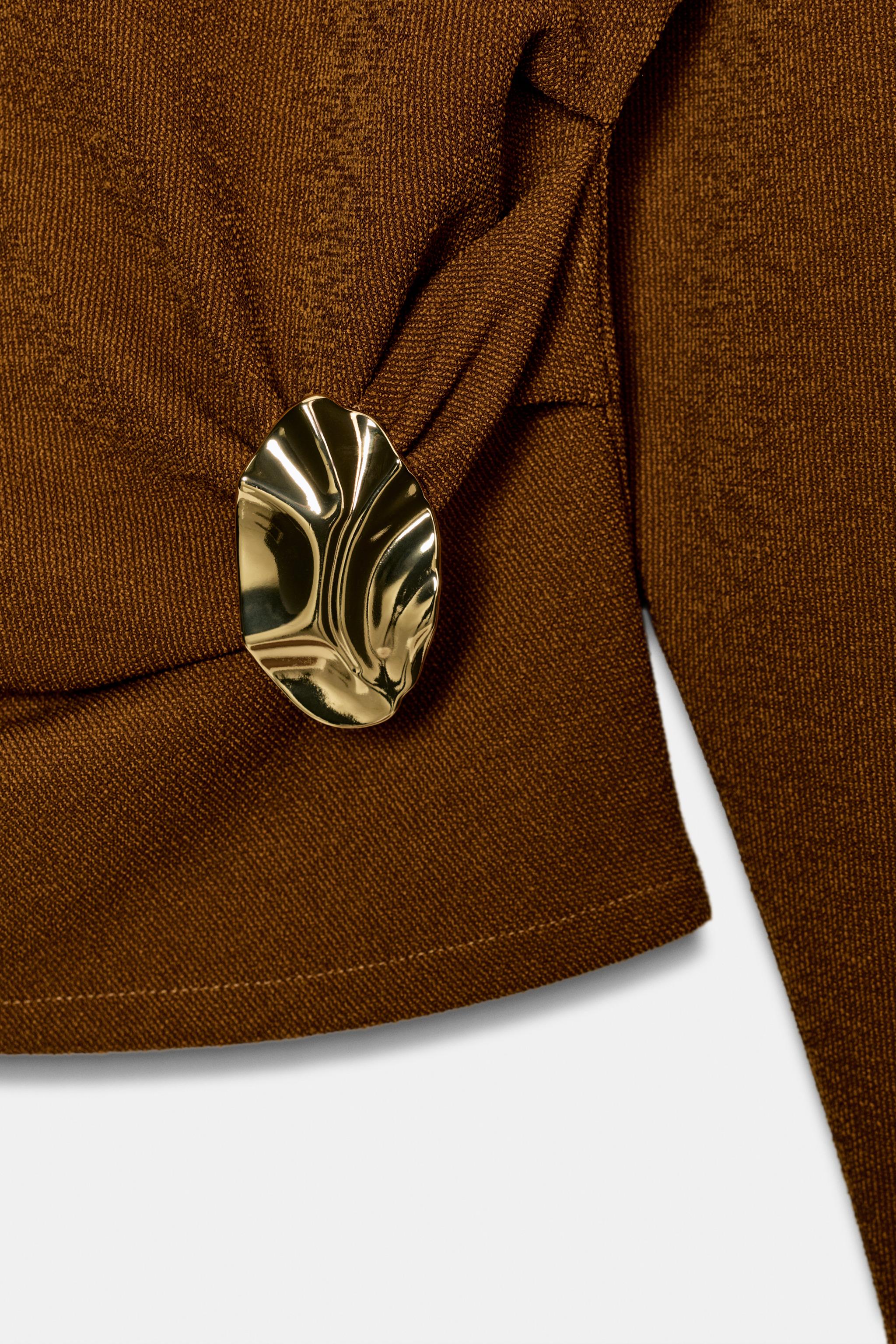 BUCKLE TEXTURED TOP