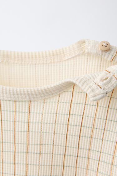 CONJUNTO CAMISETA Y BERMUDA WAFFLE CUADROS - Crudo de Zara