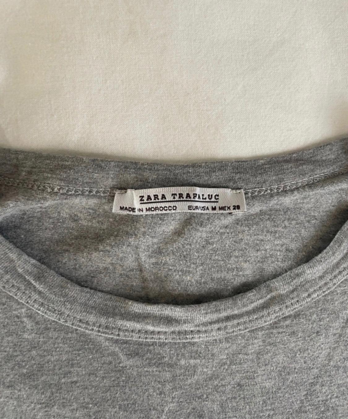 CAMISETA OVERSIZE DE MANGA CORTA GRIS CON BOLSILLO - Image 3