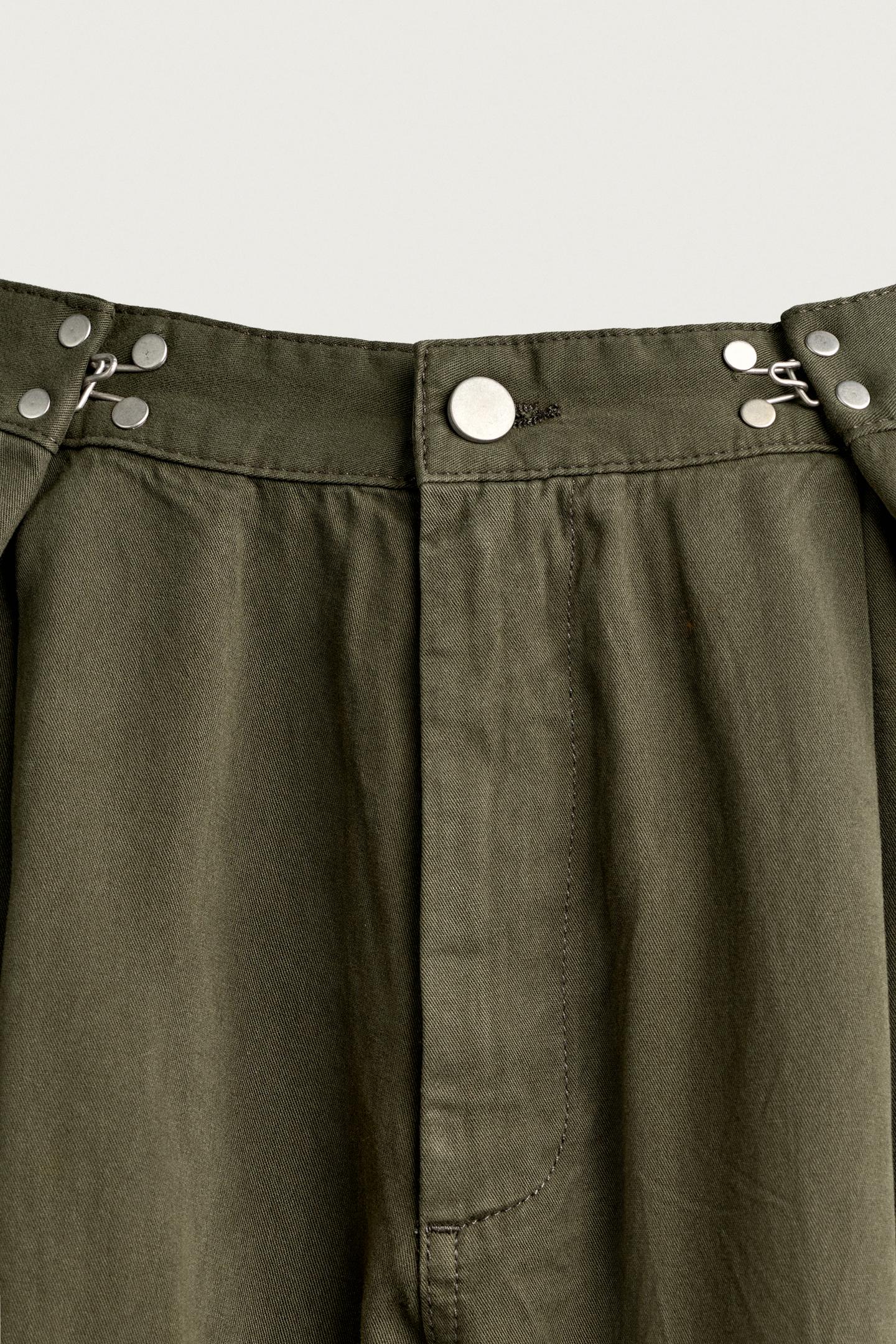 Мужские брюки Zara Pleated Pants with Metal Hook, цвет: Хаки — фото 9
