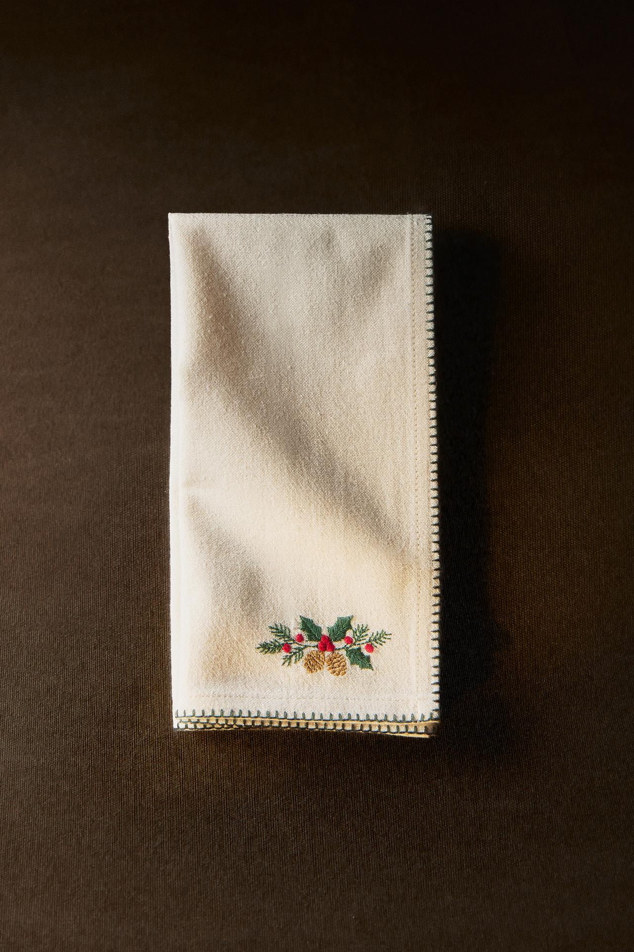 CHRISTMAS EMBROIDERED TOPSTITCH NAPKIN — Ecru