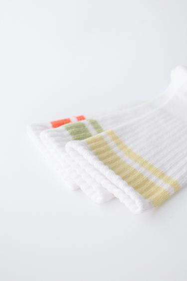 LOT DE TROIS CHAUSSETTES HAUTES À RAYURES SPORTIVES - Blanc de Zara - Image 2