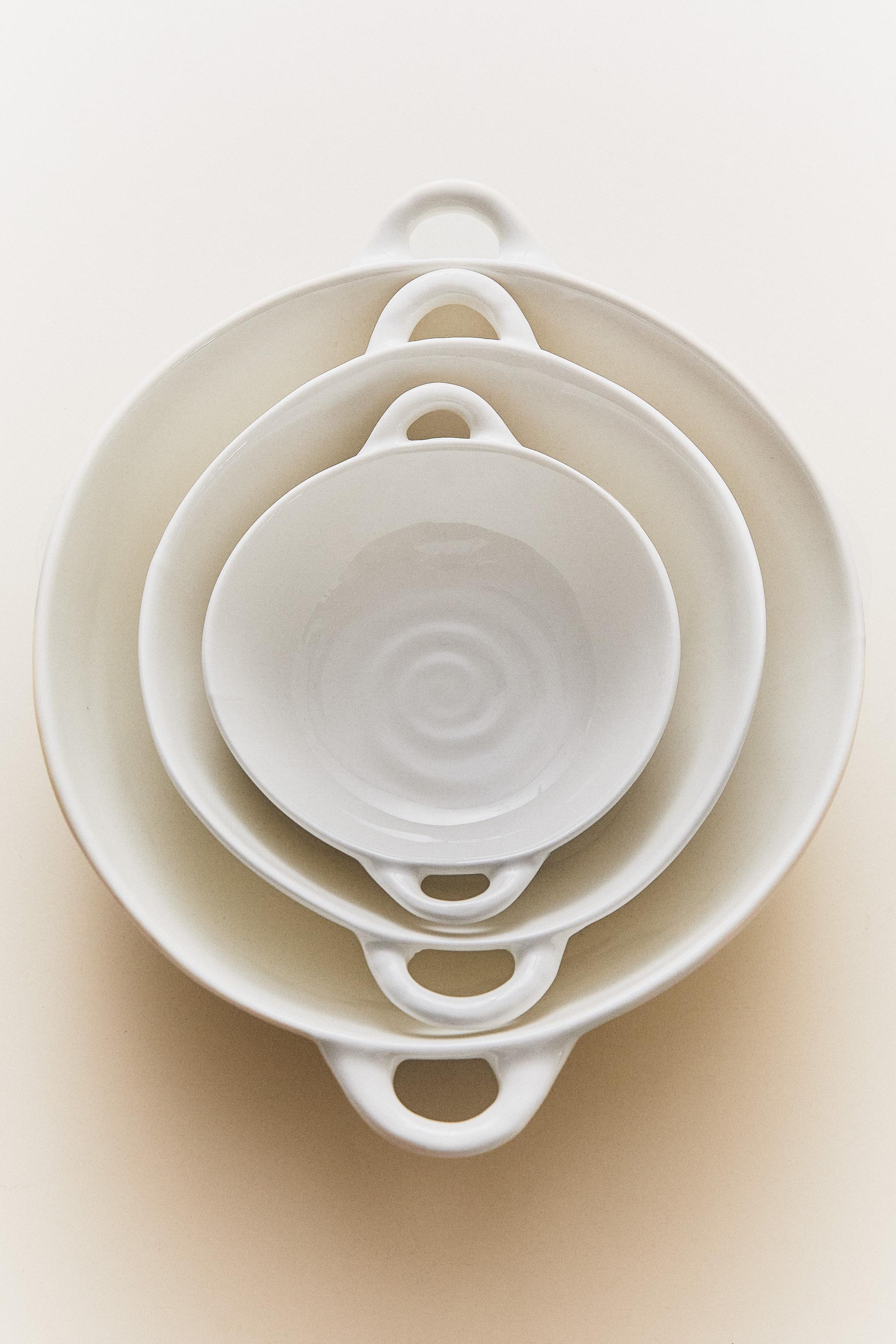PORCELAIN SALAD BOWL WITH HANDLES — White