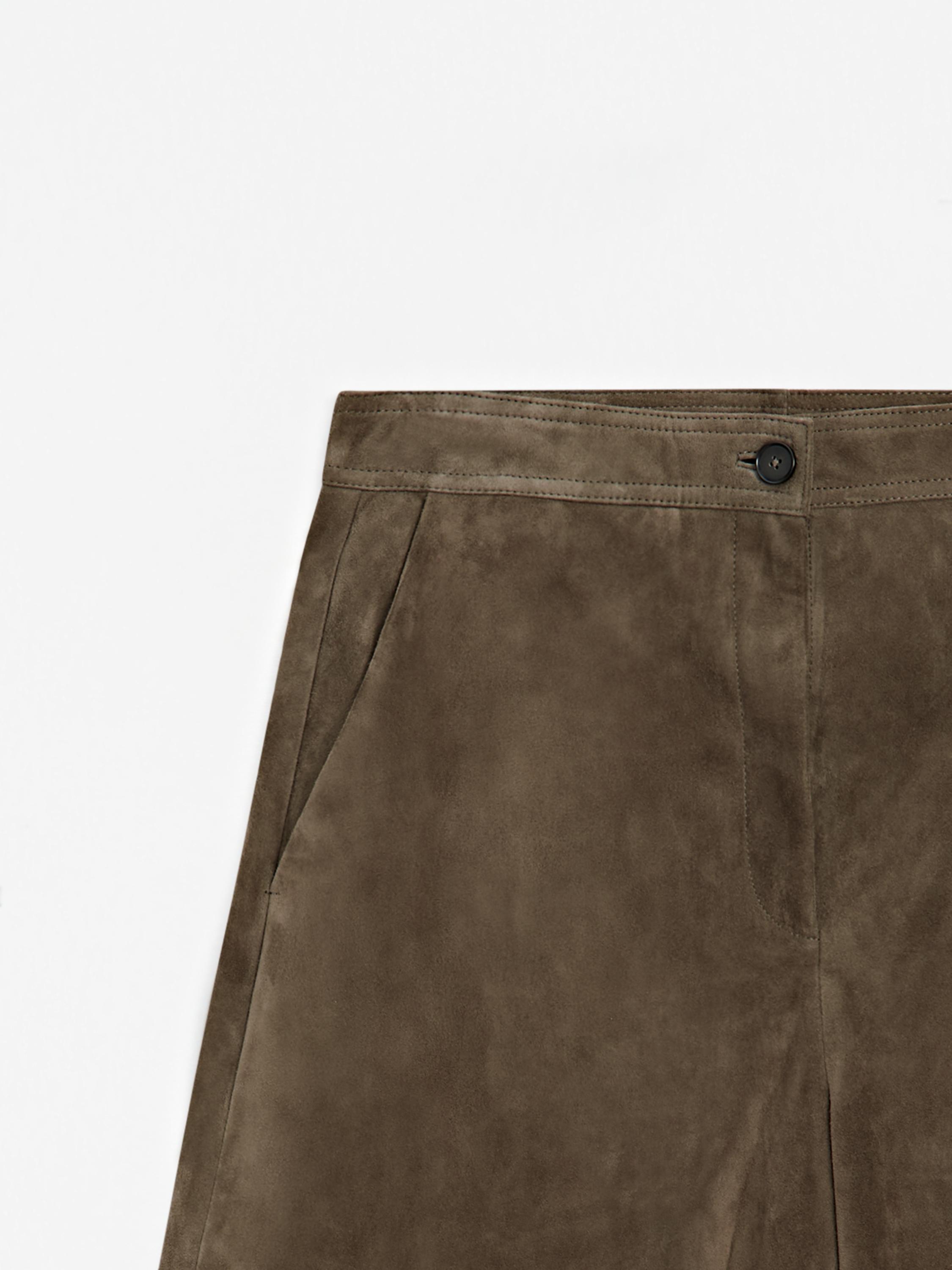 Bermuda long en cuir finition daim