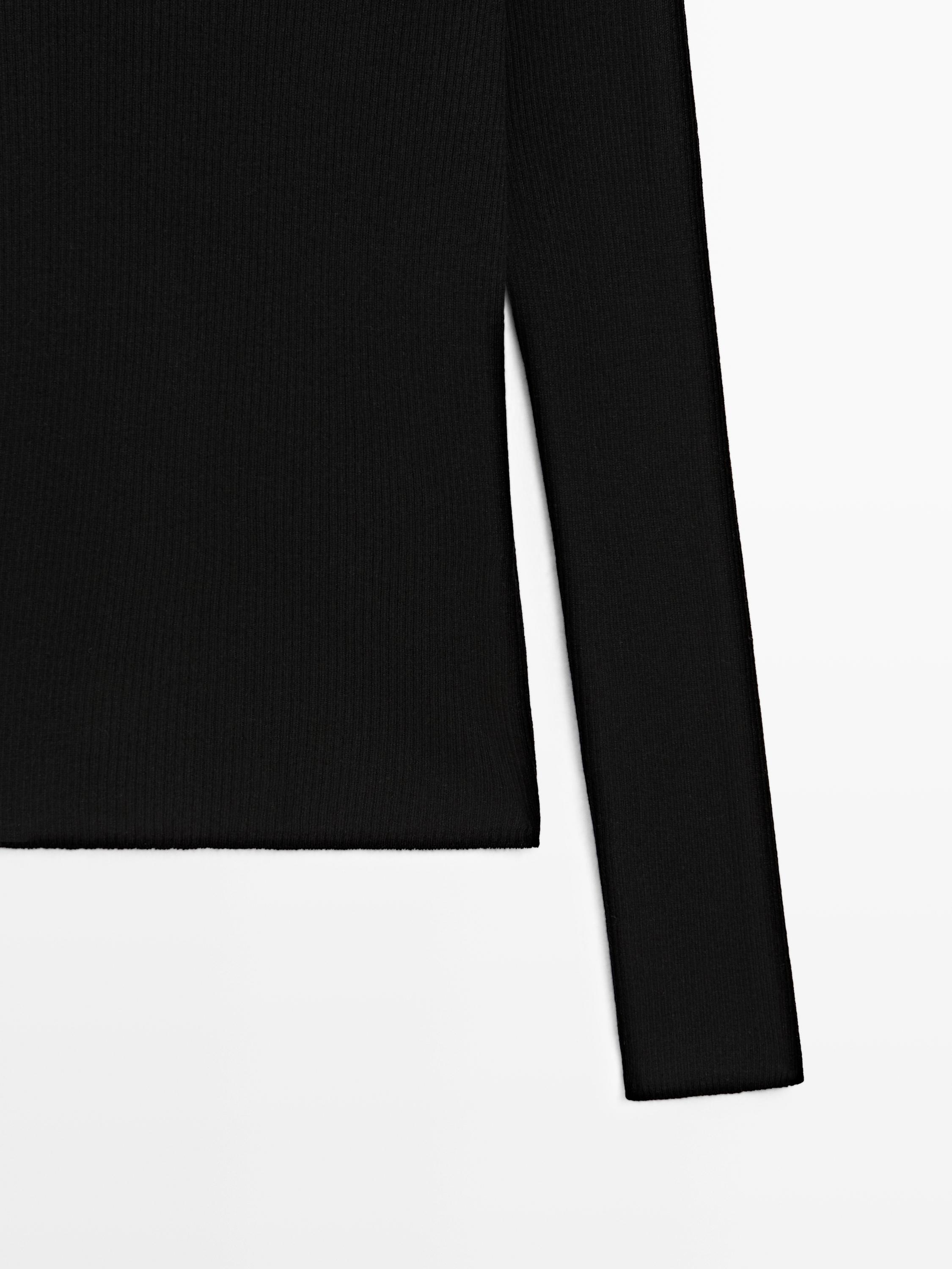 Ribbed knit round neck sweater