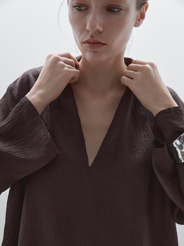 Zara Flowing shirt featuring long sleeves with vents - white