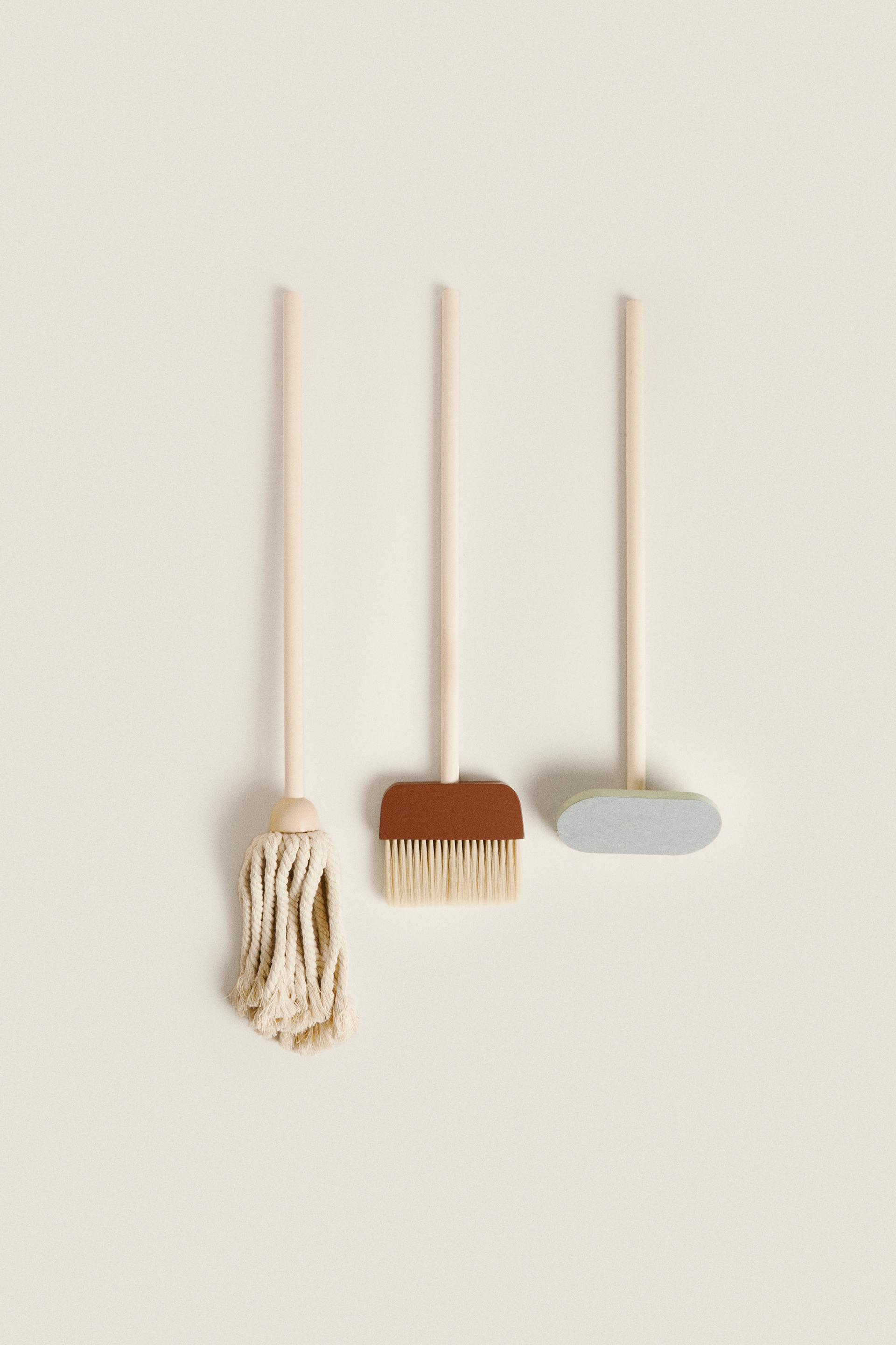 WOODEN DUSTPAN AND BRUSH SET  Zara Home United States of America