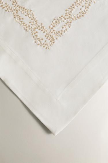 NAPPE SATIN BRODERIE VÉGÉTALE - Écru de Zara - Image 3