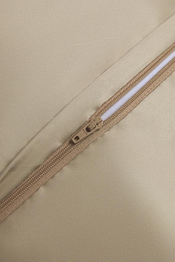 HOUSSE DE COUSSIN GÉOMÉTRIQUE SATINÉE - Beige foncé de Zara - Image 3