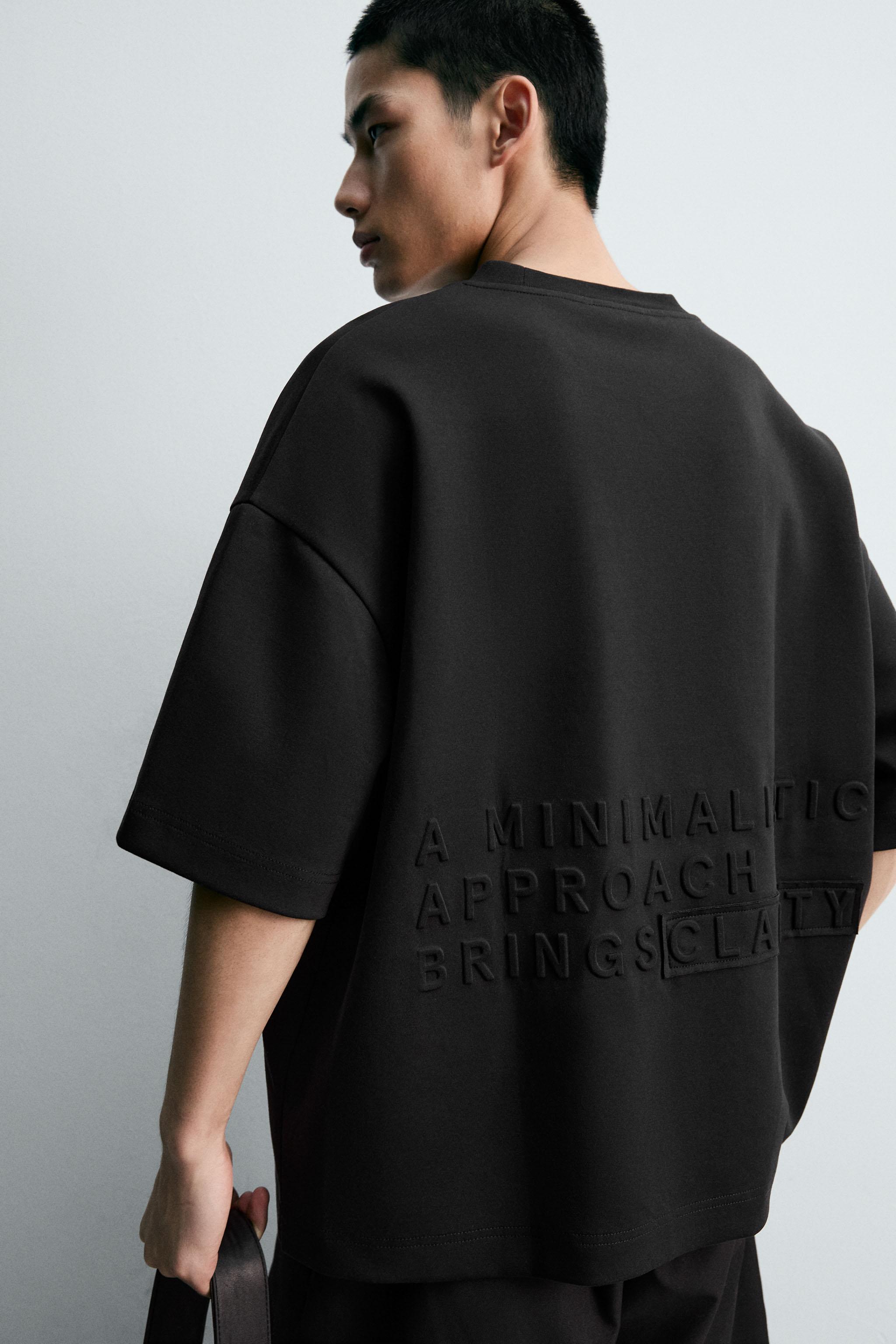［ZARA］エンボス加工テキストTシャツ エンボス加工テキストTシャツ - オフホワイト | ZARA Japan / 日本