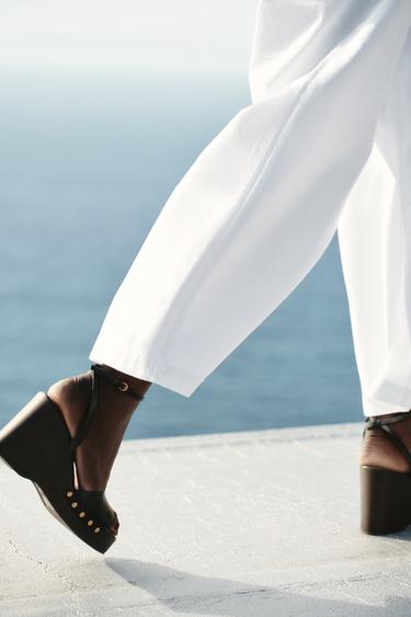 CUÑA PLATAFORMA TACHAS - Negro de Zara