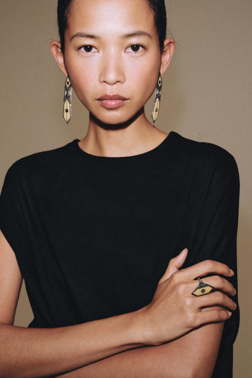 GEOMETRIC EMBELLISHED RING