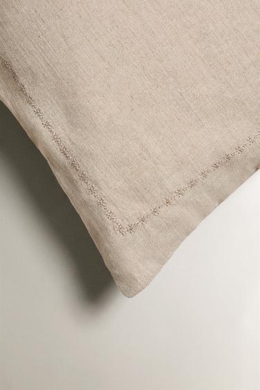 HOUSSE DE COUSSIN ÉDREDON LIN MATELASSÉ POIS - Beige clair de Zara - Image 3