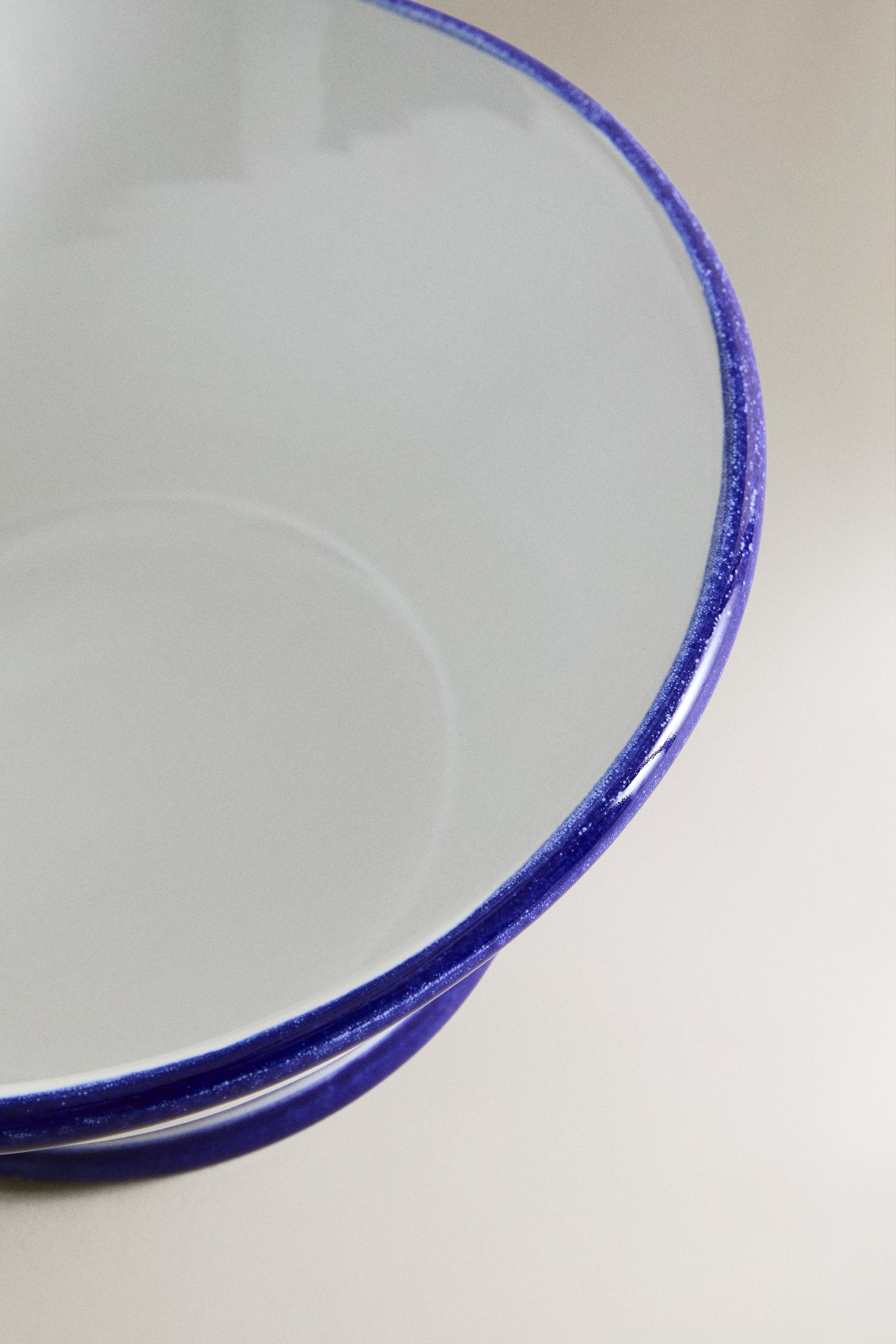 STONEWARE SALAD BOWL WITH CONTRASTING RIM