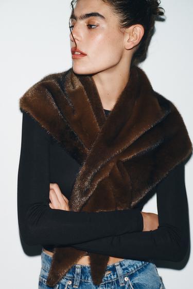 Zara TRIANGULAR FAUX FUR SCARF - Brown