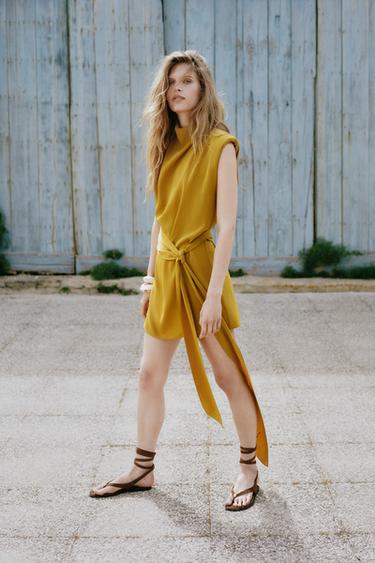 SHORT DRESS WITH TIE DETAIL AND SHOULDER PADS - Mustard by Zara