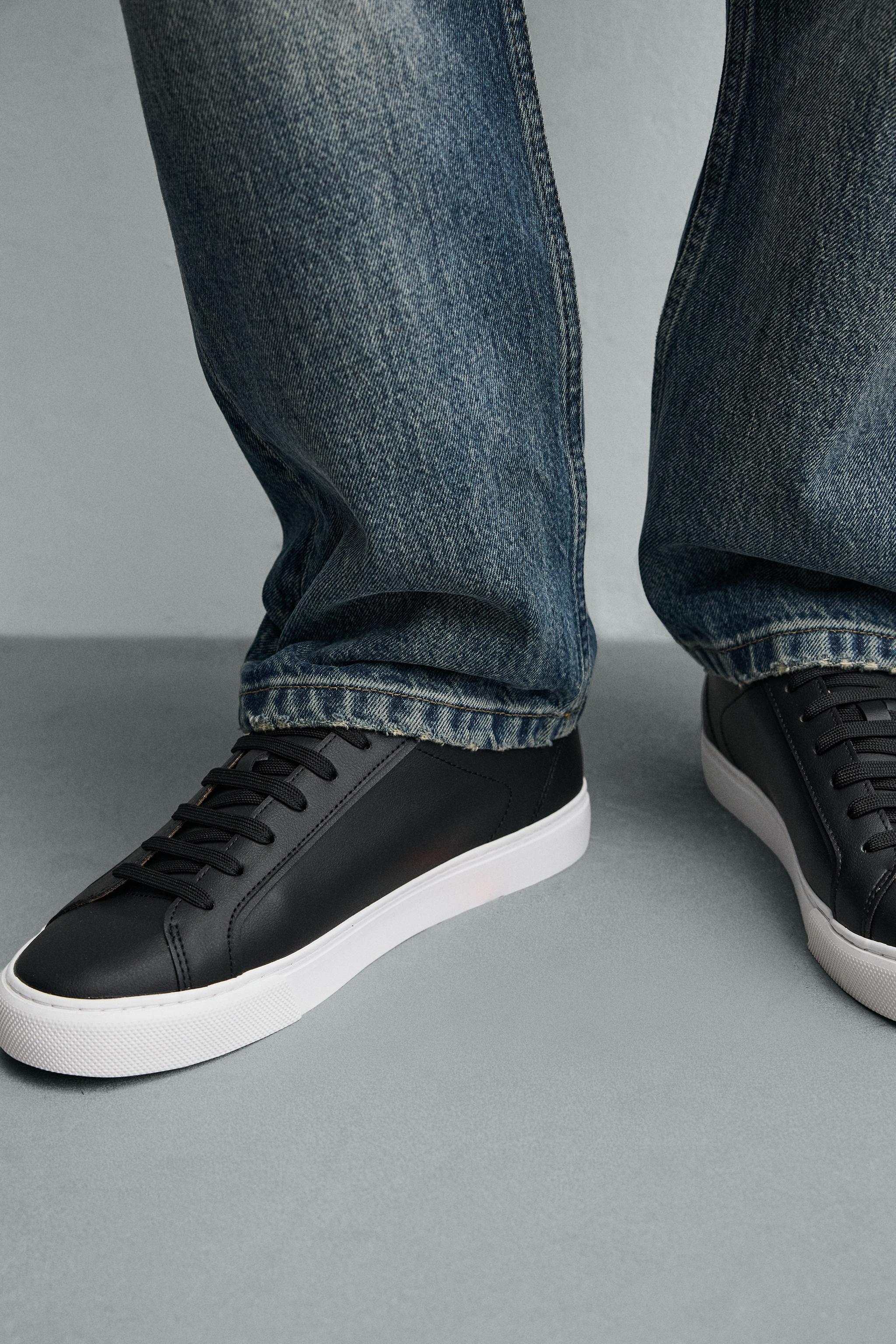 MINIMAL SNEAKERS