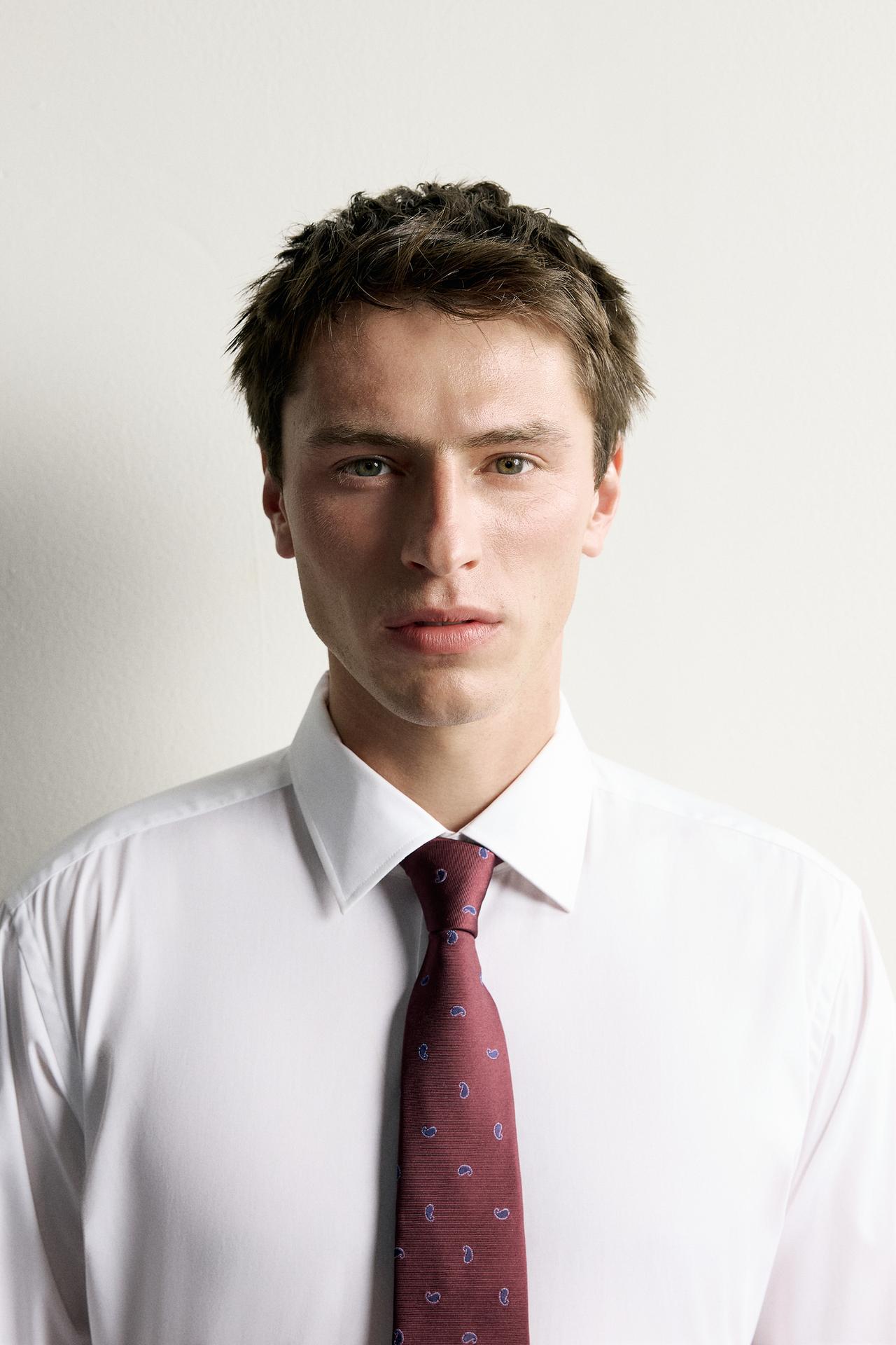 100% SILK PAISLEY TIE — Maroon