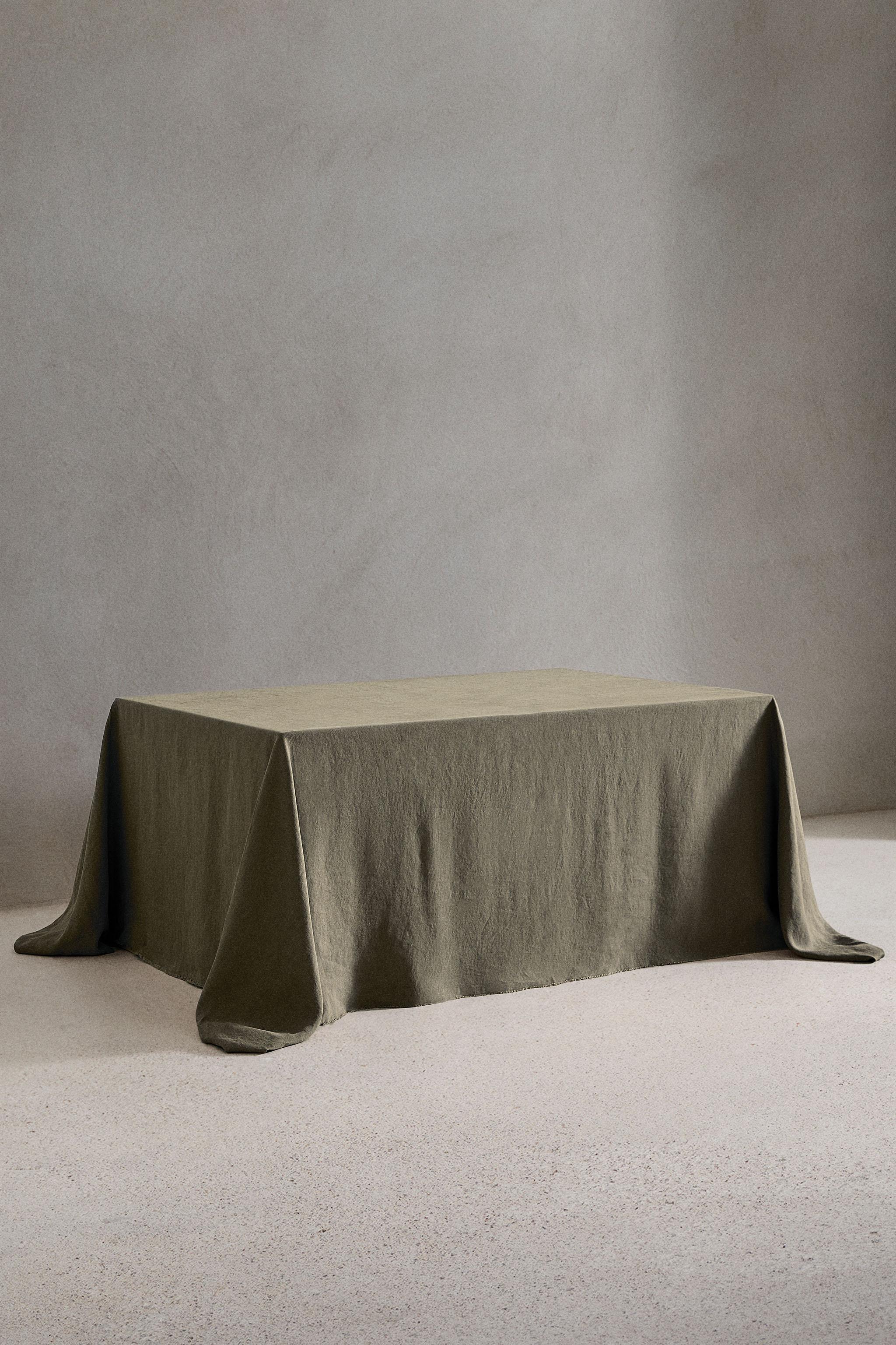 TABLECLOTH 01 — Gray