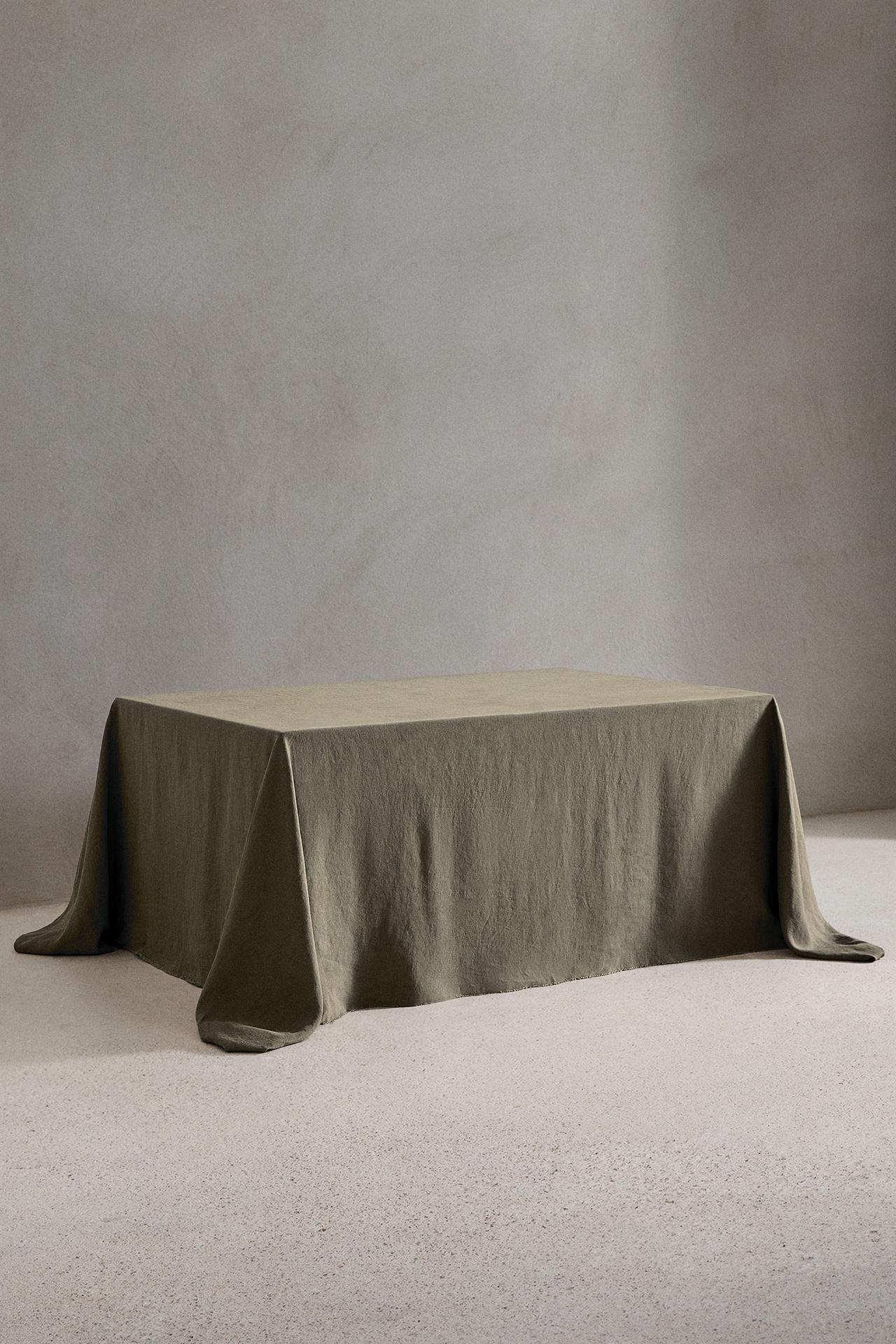 TABLECLOTH 01 — Gray