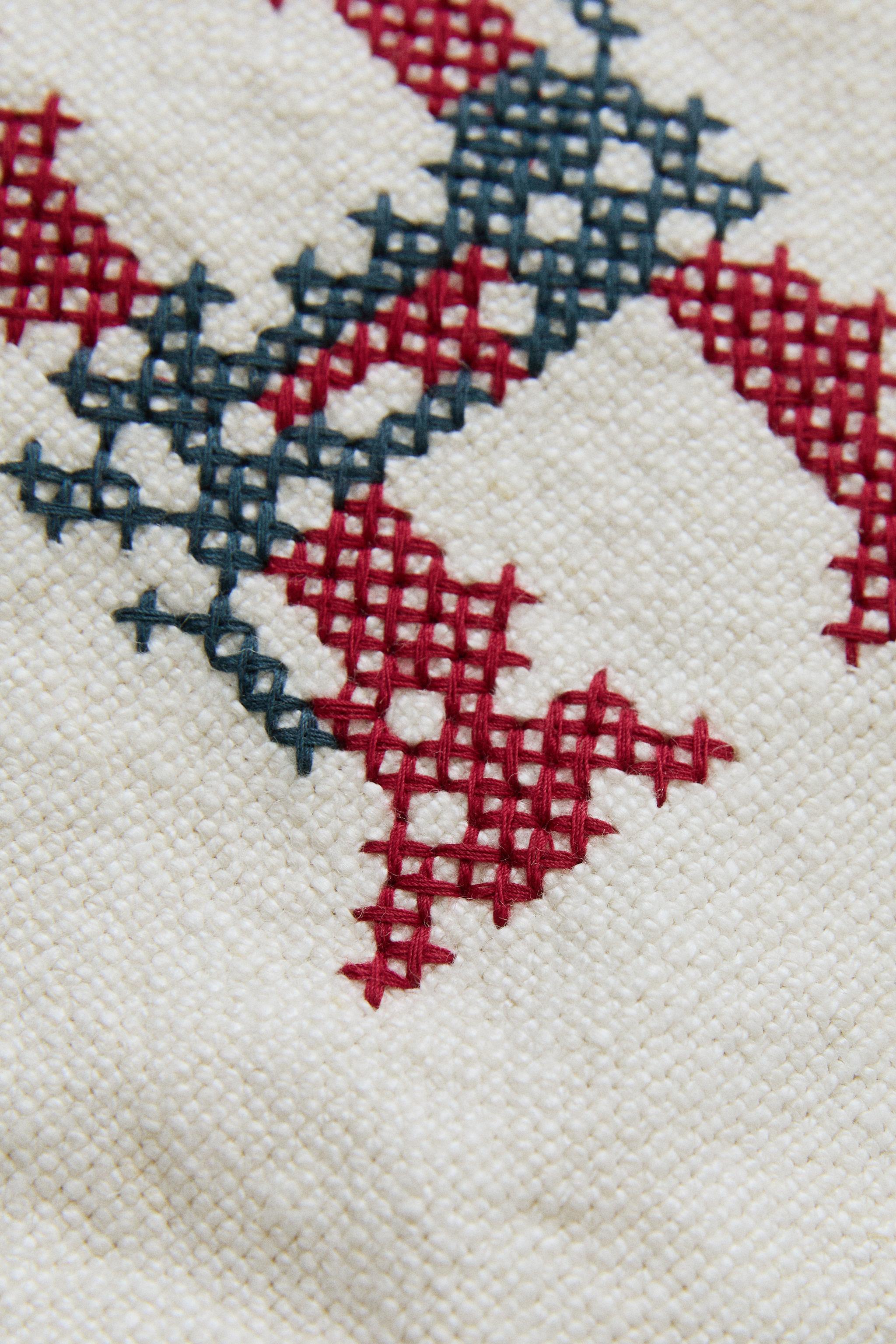 LINEN LETTER H EMBROIDERED CUSHION — Ecru
