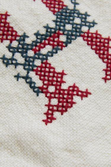 LINEN LETTER H EMBROIDERED CUSHION — Ecru 2