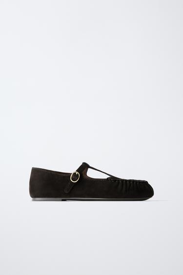 BAILARINA FRUNCES PIEL - Marrón de Zara