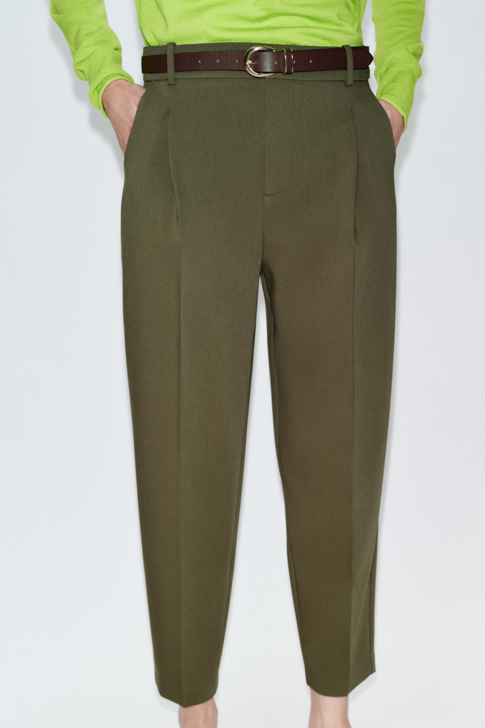 PANTALON À PINCES ET CEINTURE