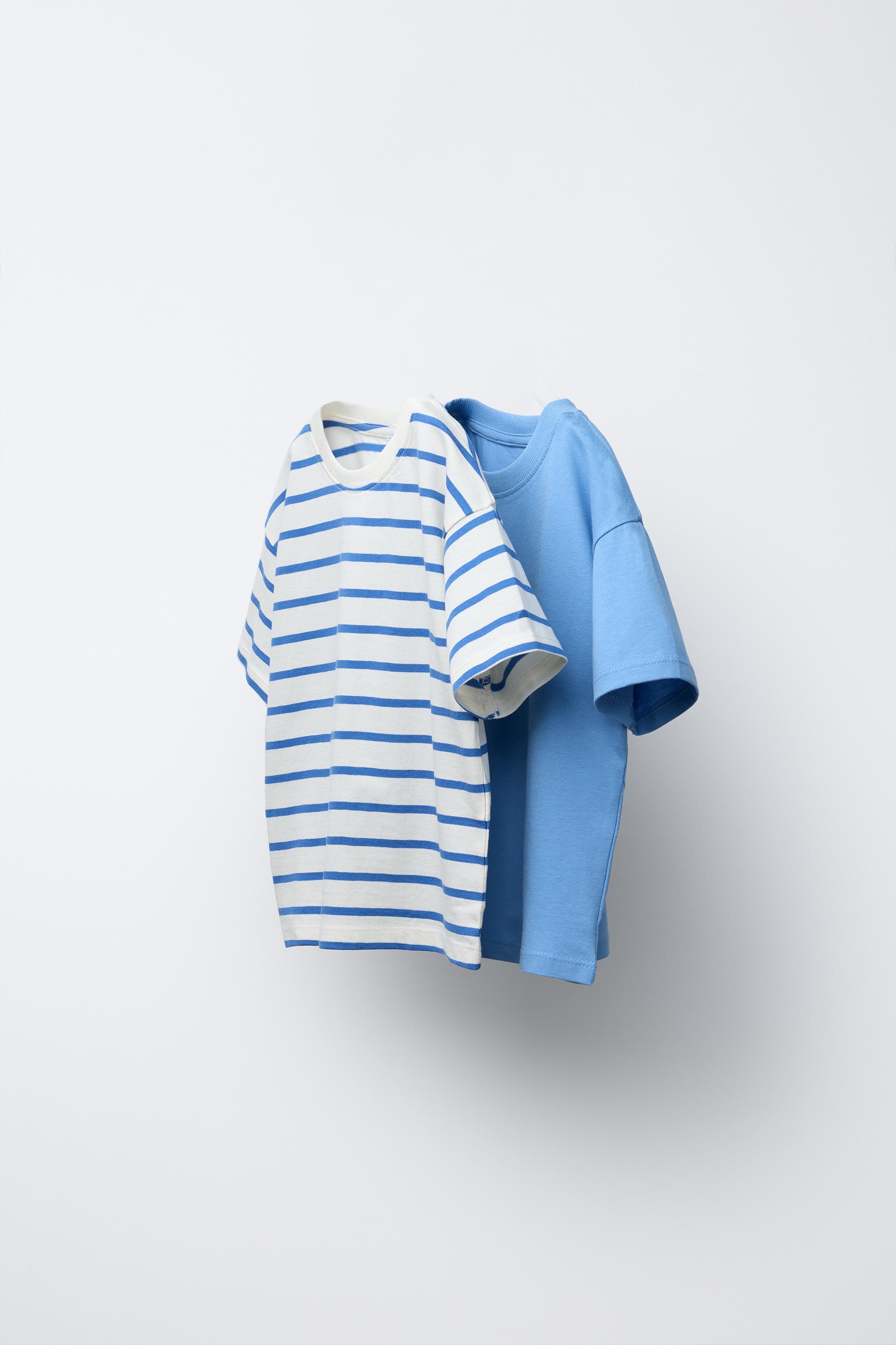 LOT DE DEUX T-SHIRTS À RAYURES ET UNIS