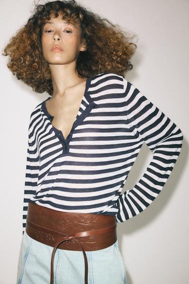 CUERPO RAYAS BOTONES - Marino / Blanco de Zara