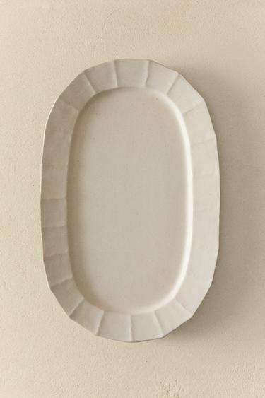 OVAL STONEWARE SERVING DISH WITH RAISED LINE BORDER DESIGN - Sand by Zara