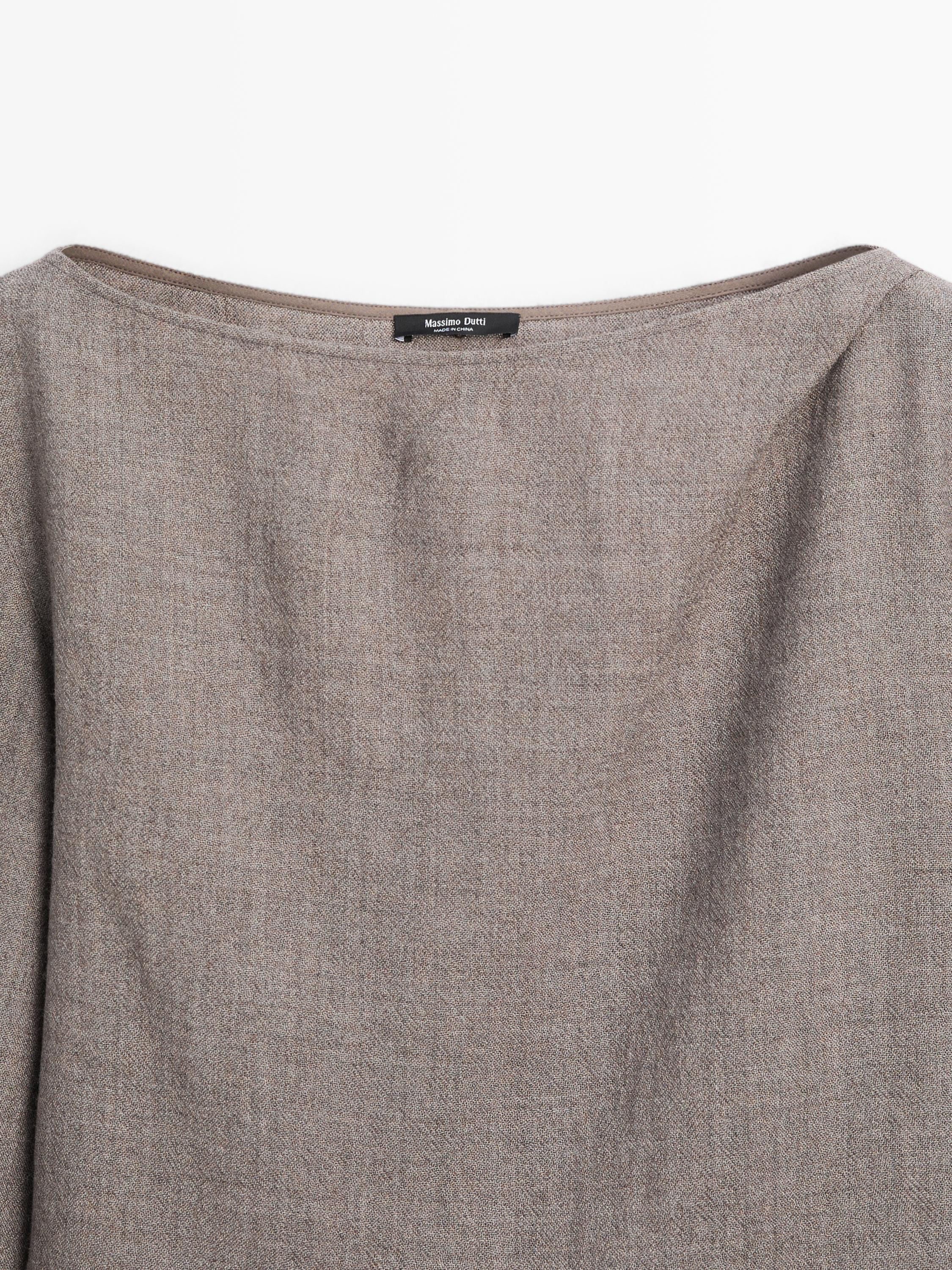 Felt texture boat neck blouse