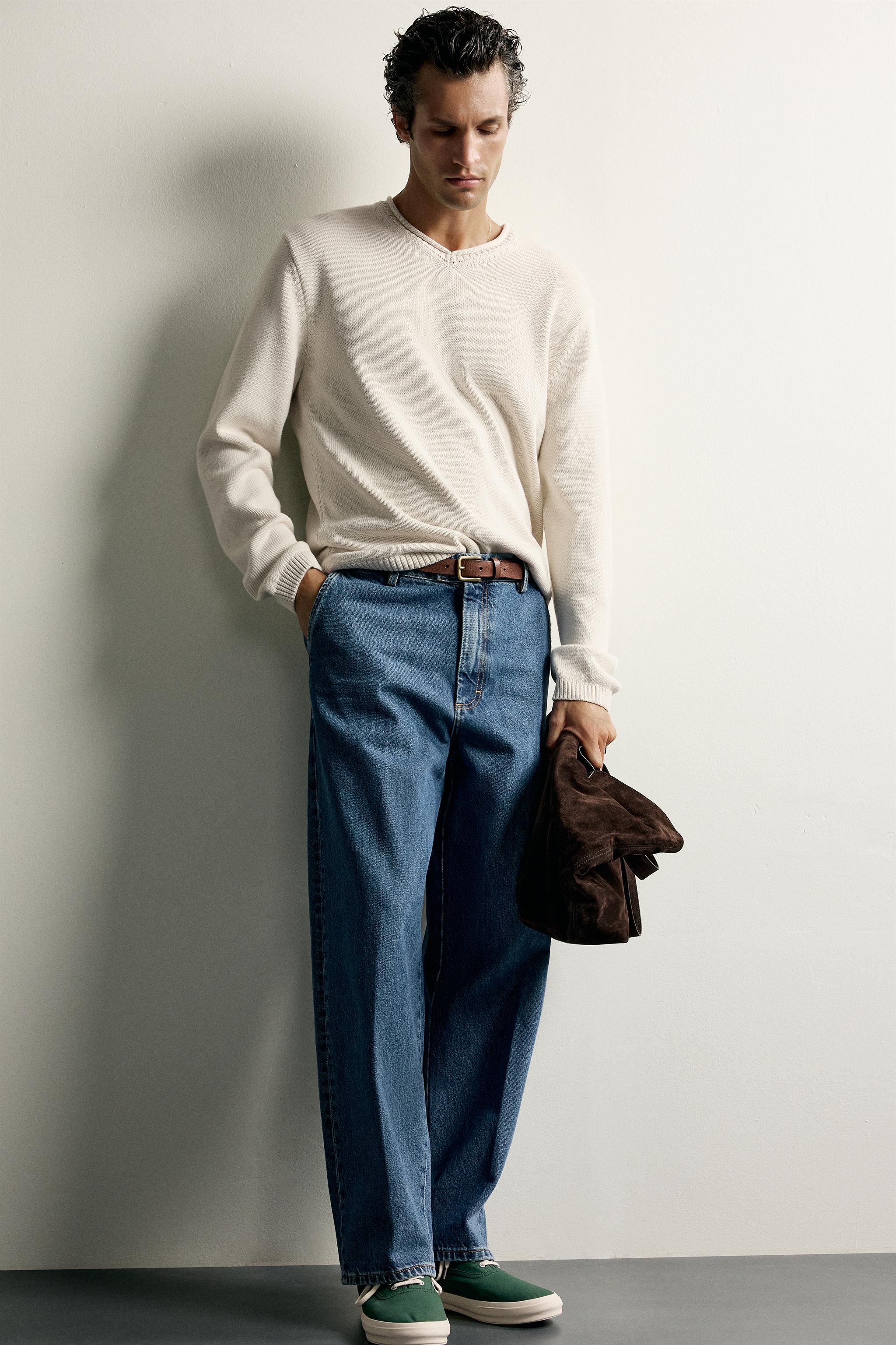 REGULAR FIT V-NECK SWEATER