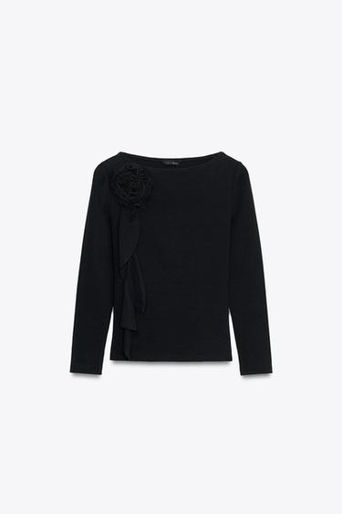 تي شيرت بزهرة بارزة - أسود الخاص بـ Zara