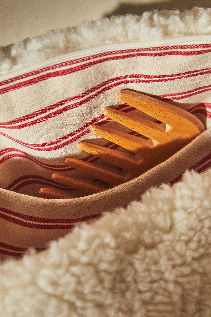 WAFFLE-TEXTURE FABRIC TOILETRY BAG
