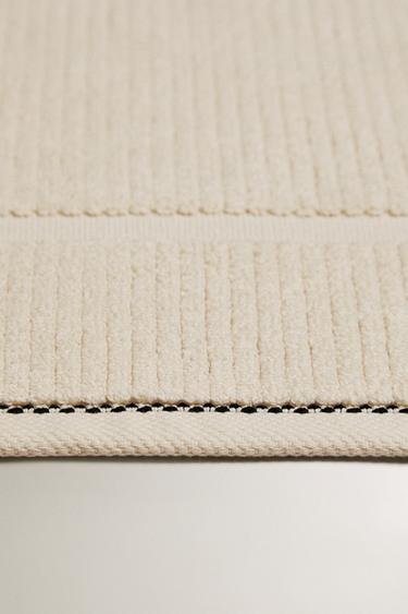 TAPIS DE BAIN TEXTURÉ CÔTELÉ - Sable de Zara - Image 1